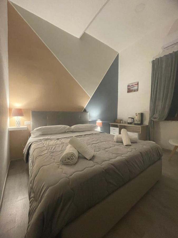 Garibaldi Guest House เนเปิลส์ ภายนอก รูปภาพ