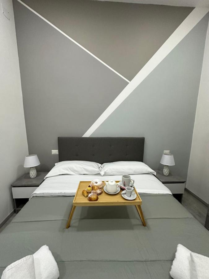 Garibaldi Guest House เนเปิลส์ ภายนอก รูปภาพ