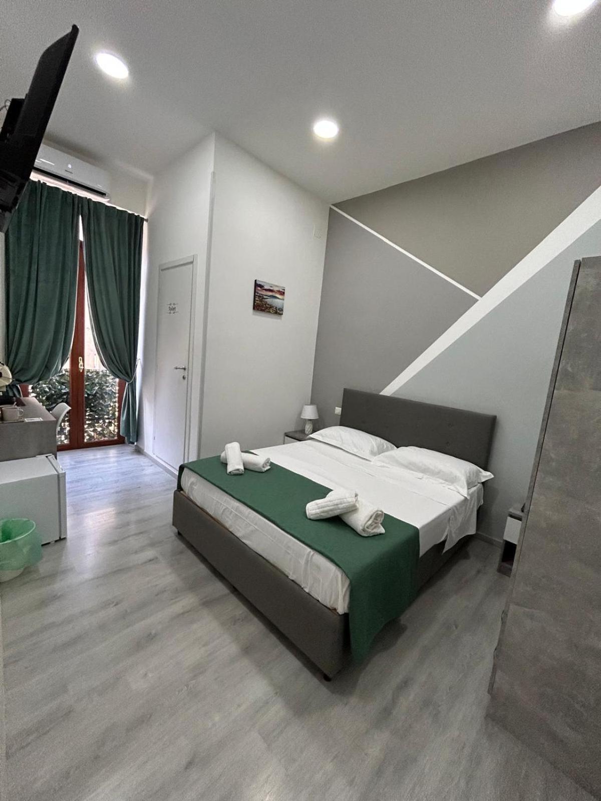 Garibaldi Guest House เนเปิลส์ ภายนอก รูปภาพ