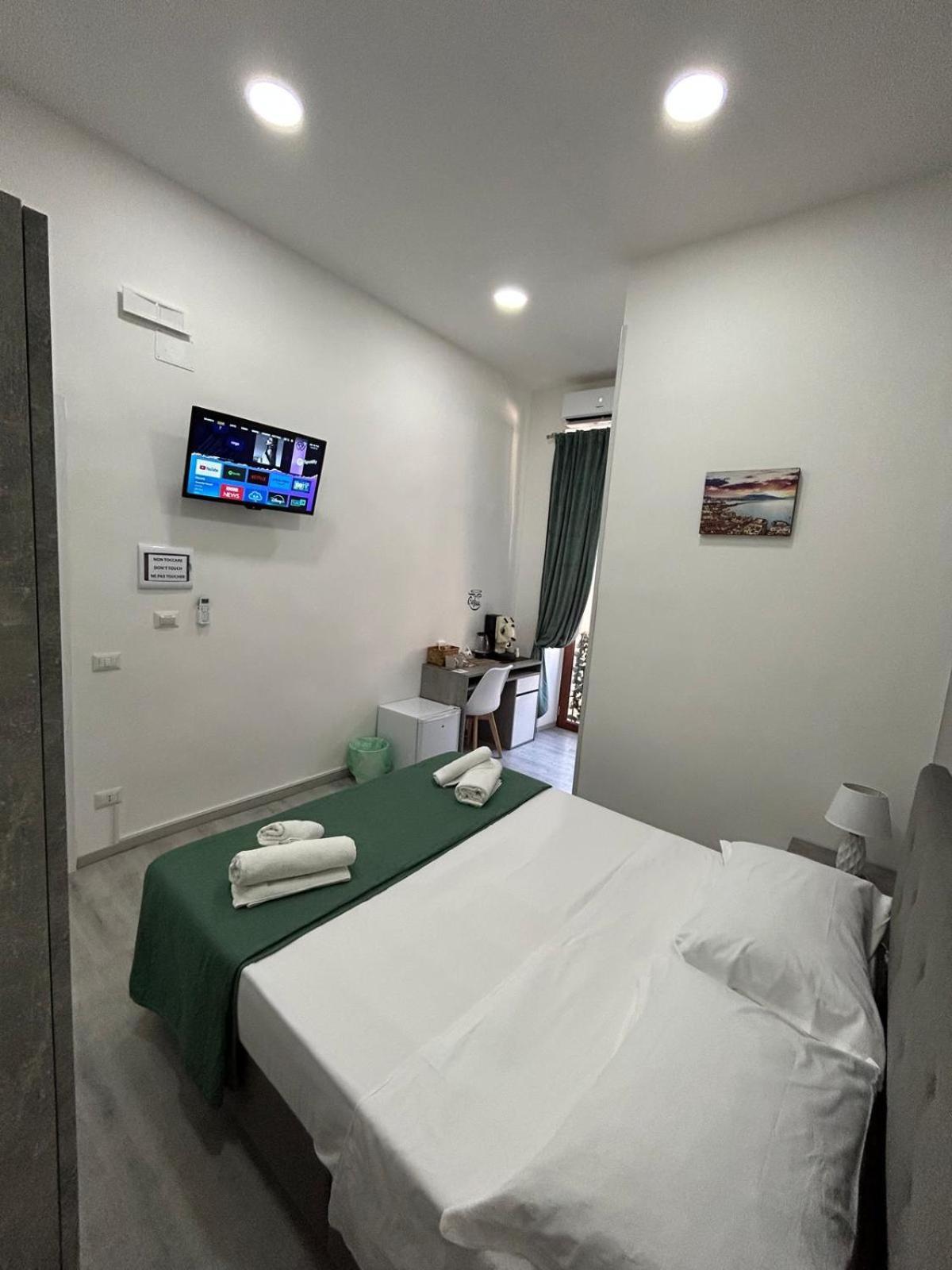 Garibaldi Guest House เนเปิลส์ ภายนอก รูปภาพ