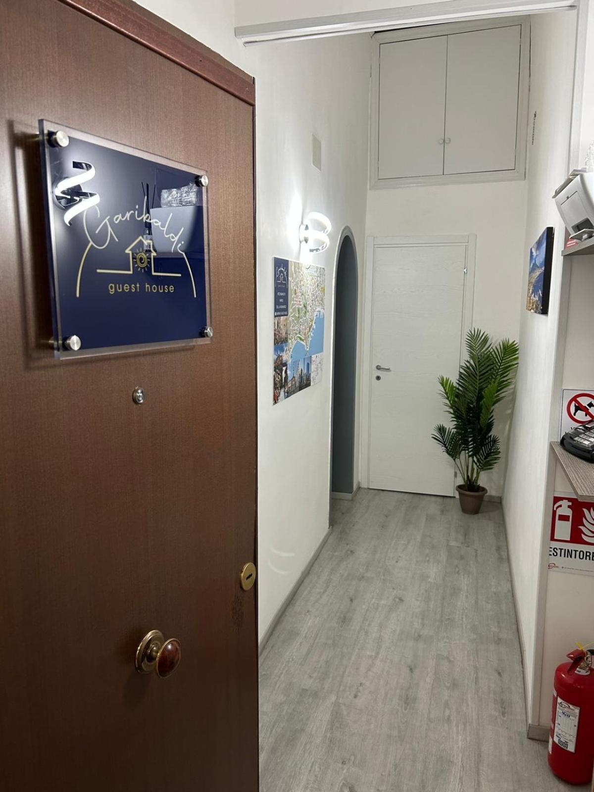 Garibaldi Guest House เนเปิลส์ ภายนอก รูปภาพ