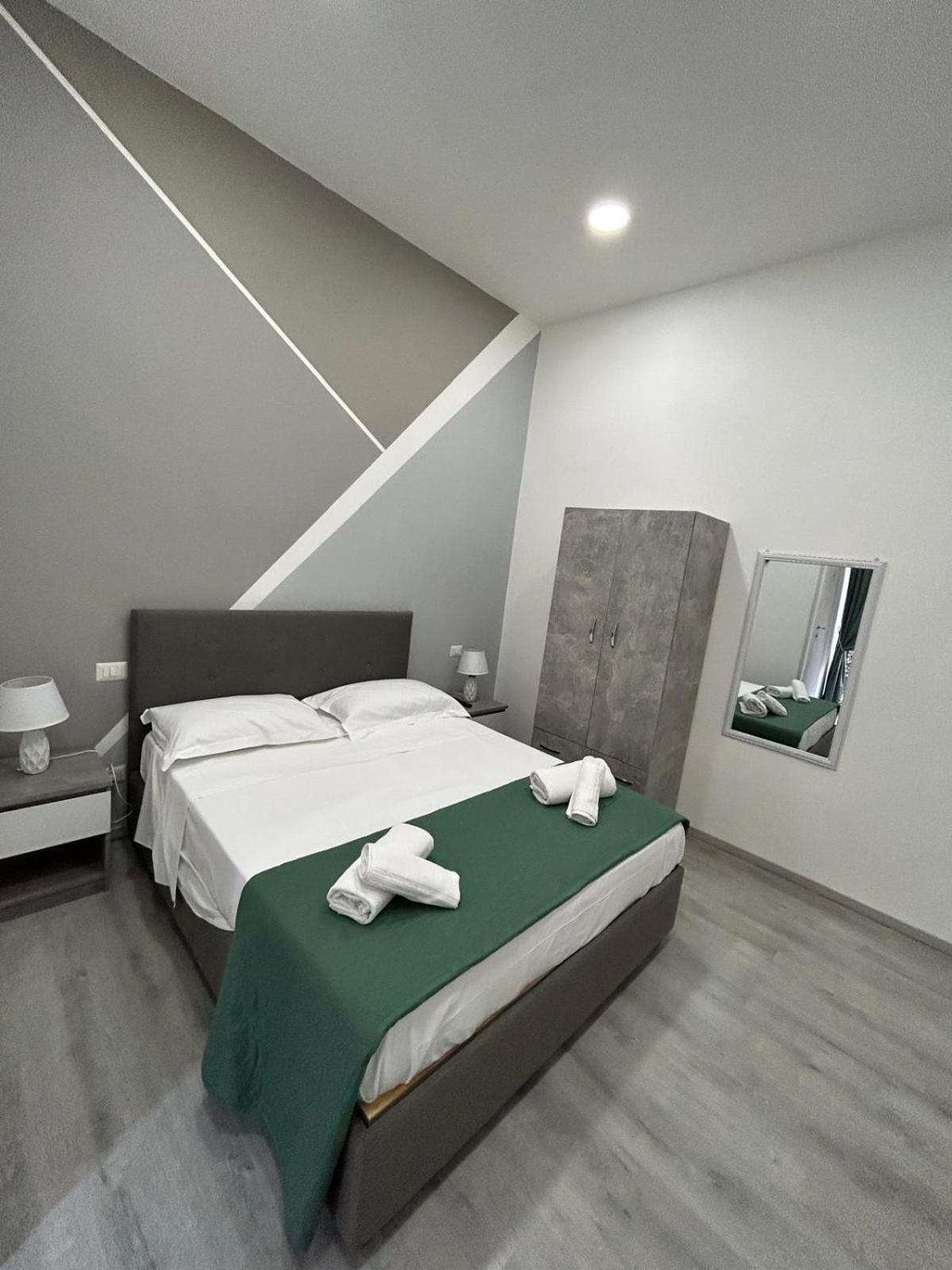 Garibaldi Guest House เนเปิลส์ ภายนอก รูปภาพ