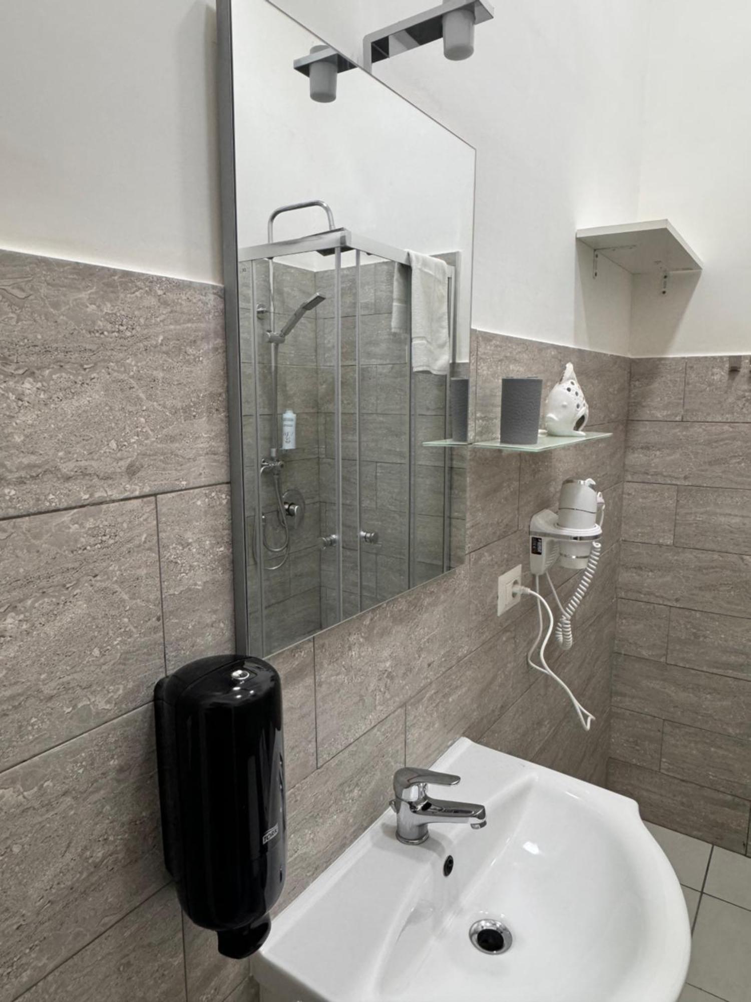 Garibaldi Guest House เนเปิลส์ ภายนอก รูปภาพ